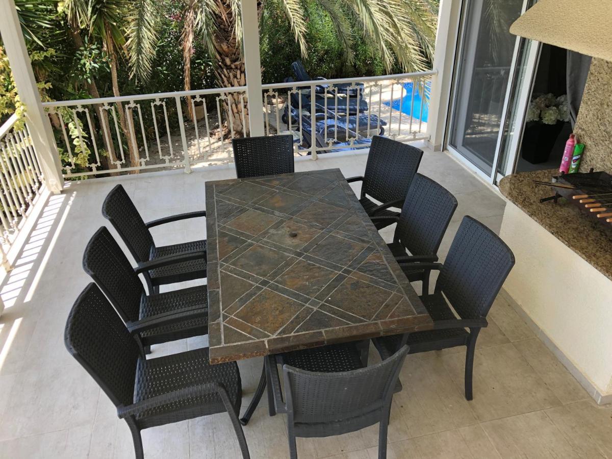Villa Neyla Four Bedroom Coral Bay Beach Front エクステリア 写真