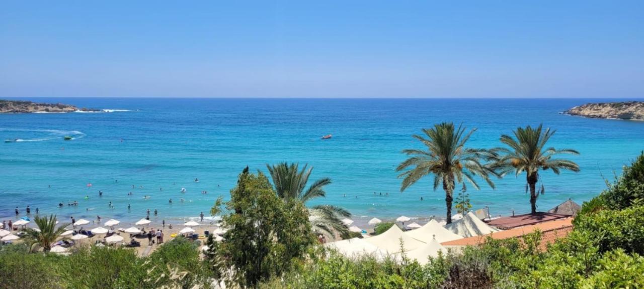 Villa Neyla Four Bedroom Coral Bay Beach Front エクステリア 写真
