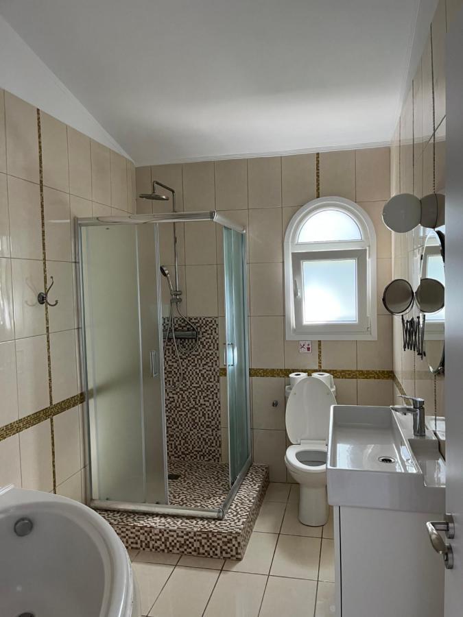 Villa Neyla Four Bedroom Coral Bay Beach Front エクステリア 写真