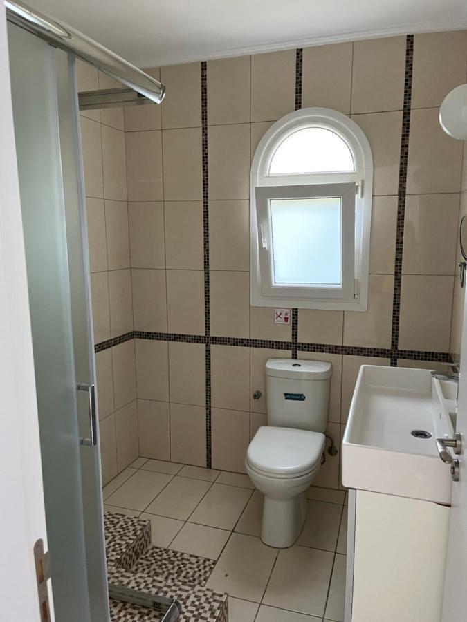 Villa Neyla Four Bedroom Coral Bay Beach Front エクステリア 写真