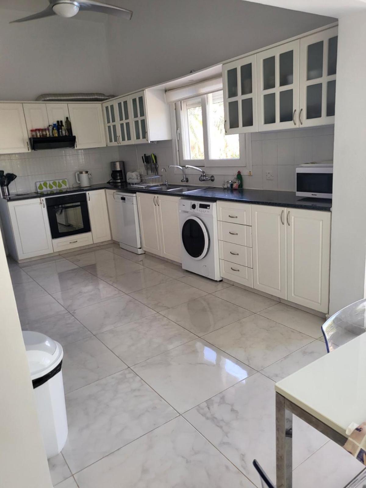 Villa Neyla Four Bedroom Coral Bay Beach Front エクステリア 写真