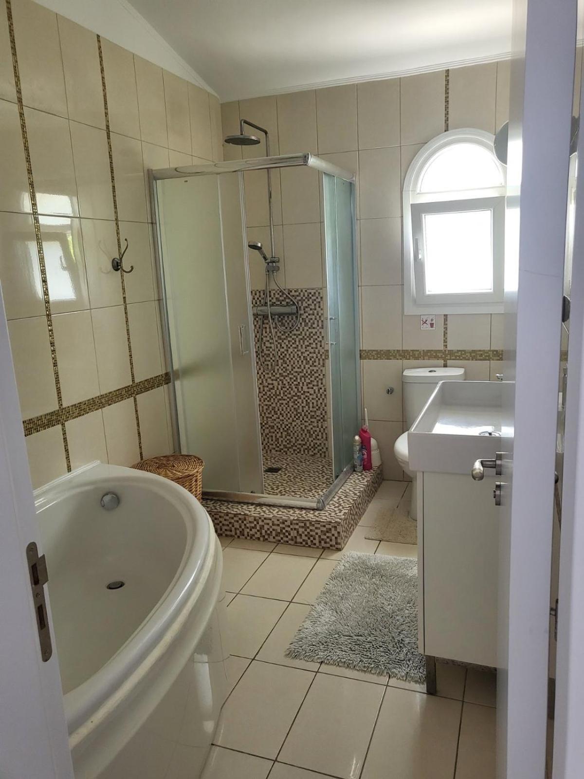 Villa Neyla Four Bedroom Coral Bay Beach Front エクステリア 写真