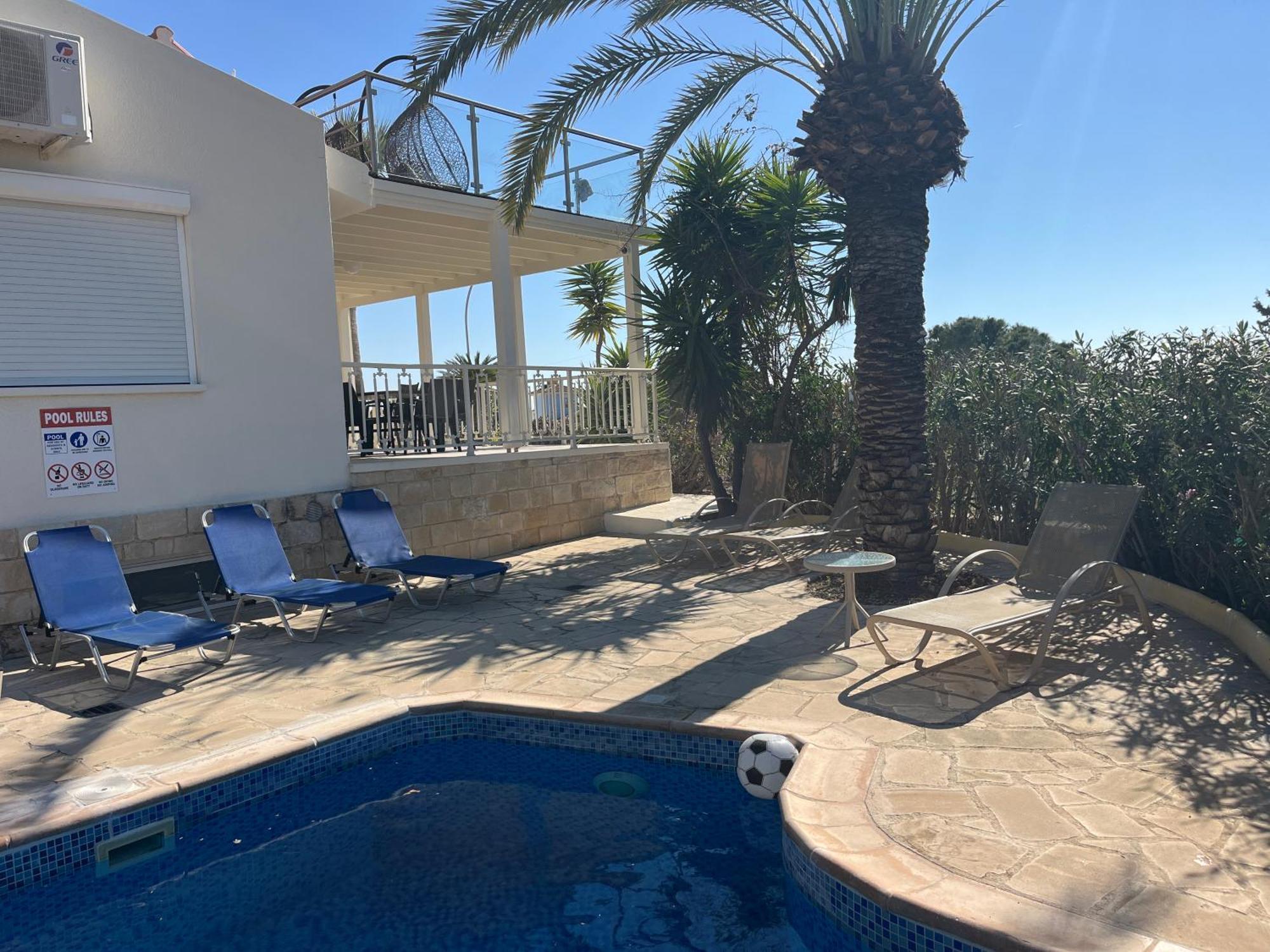 Villa Neyla Four Bedroom Coral Bay Beach Front エクステリア 写真